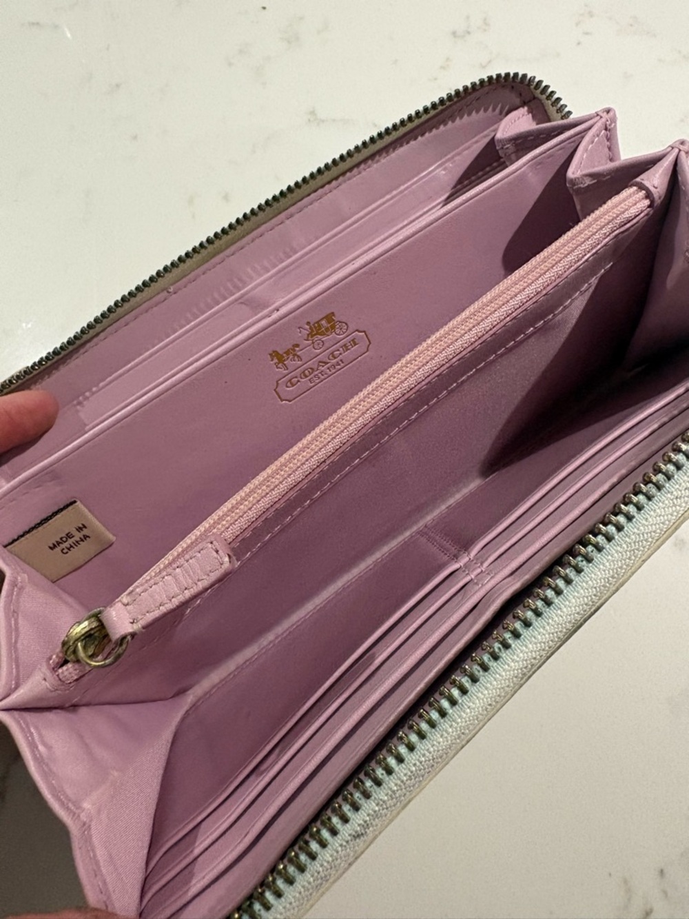 COACH ZIP AROUND WALLET - Picture 9 of 9